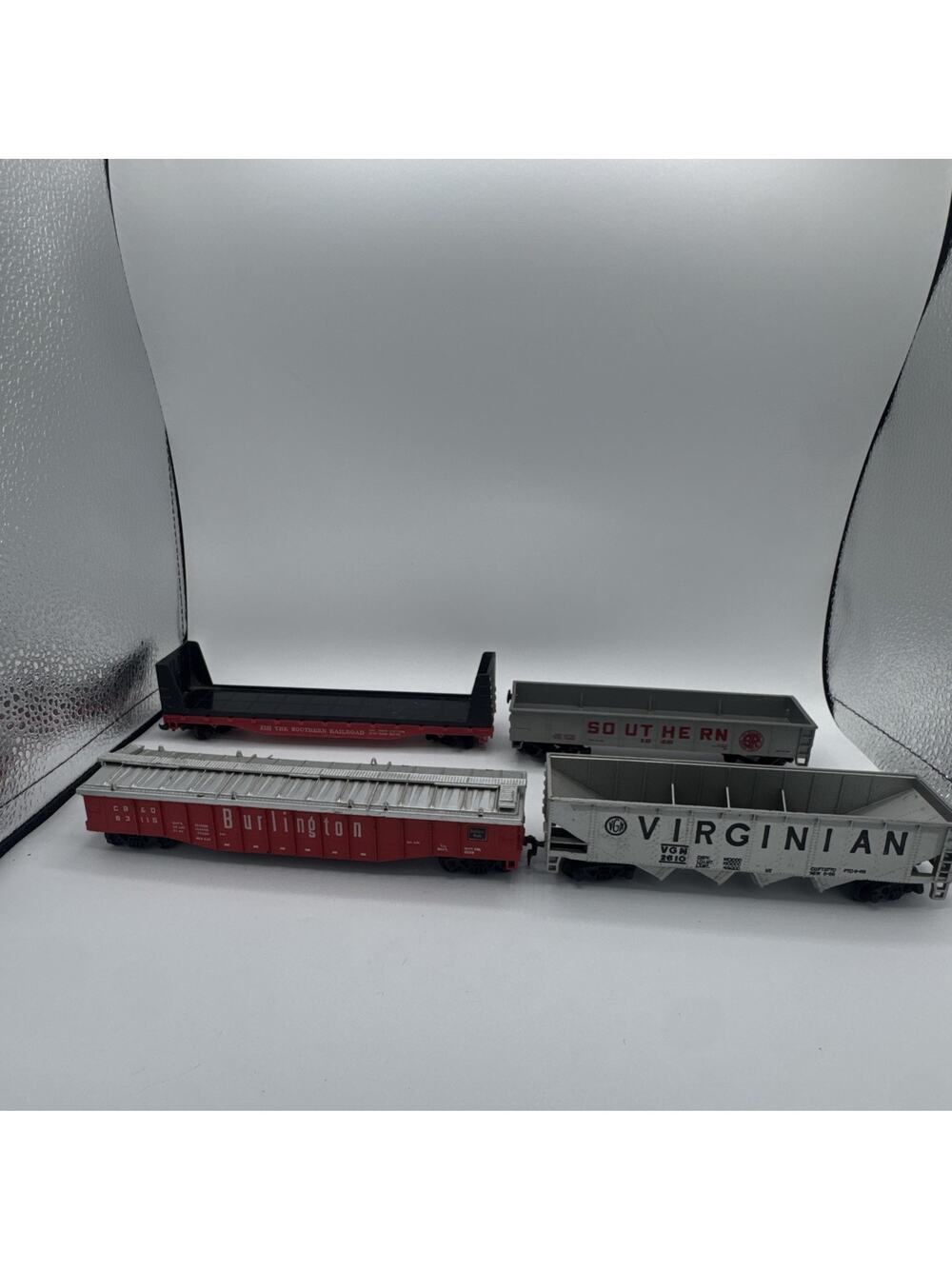 Lot of 4 Vintage HO Scale Model Railroad Freight Cars (Tyco, Athearn, AHM)